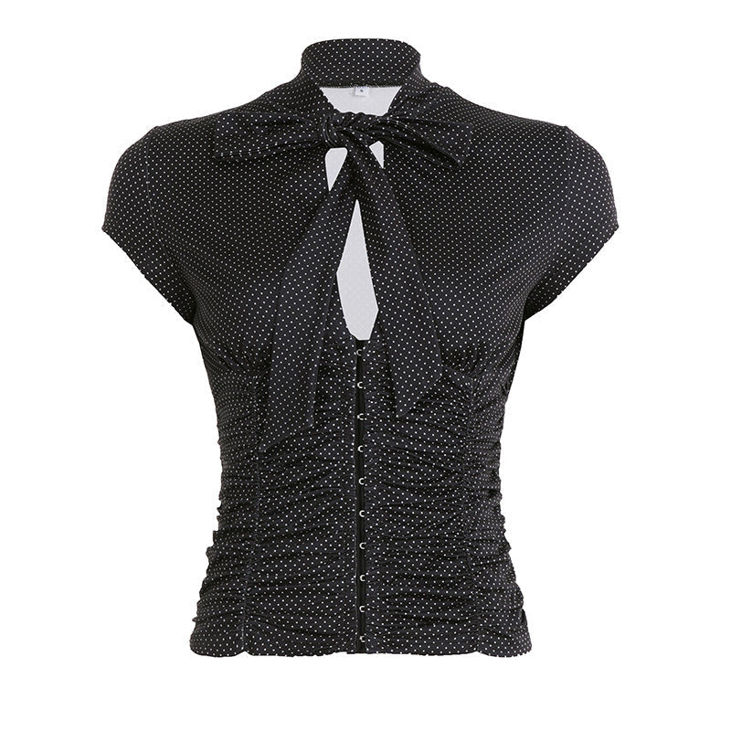 Moderne volangskjorte for kvinner med snøring og volanger, gir en feminin og trendy stil.
