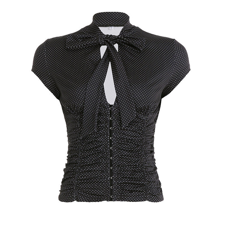 Moderne volangskjorte for kvinner med snøring og volanger, gir en feminin og trendy stil.