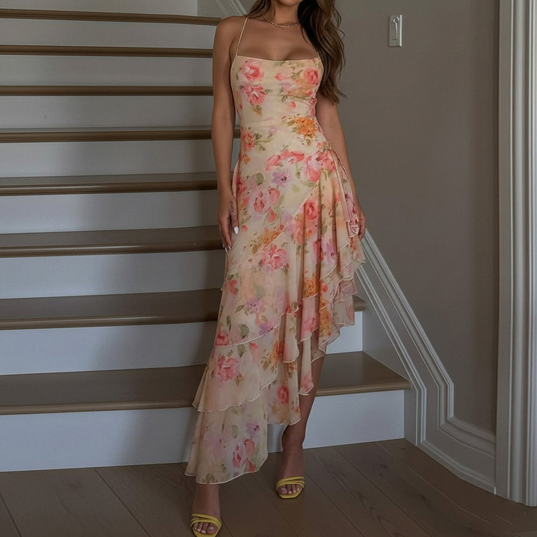Elegant blomstret maxikjole med volanger og offshoulder-design, perfekt sommerkjole for dame.