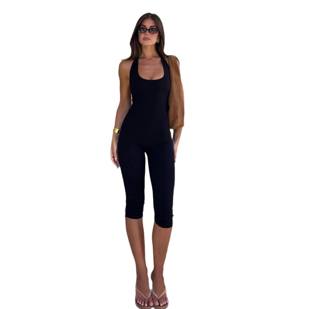 Svart langermet damejumpsuit med dyp utringning, figursydd. Stilig og komfortabel for mote og fest.