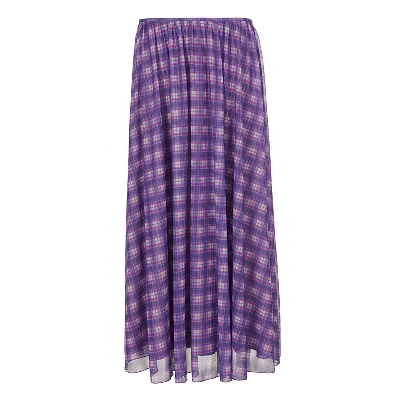 Dame maxiskjørt med trendy rutete mønster. Langt, flytende design for en elegant og behagelig vår/sommerstil.