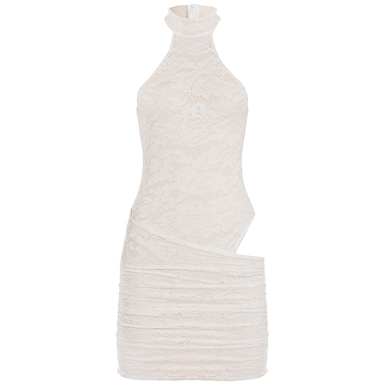 Hvit halterneck cocktailkjole, elegant og feminin. Perfekt for fest og selskap, en klassisk damekjole.
