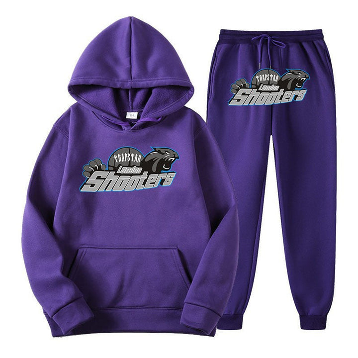 Komfortabelt lilla sett med hettegenser og joggebukse, perfekt for en trendy og avslappet look.