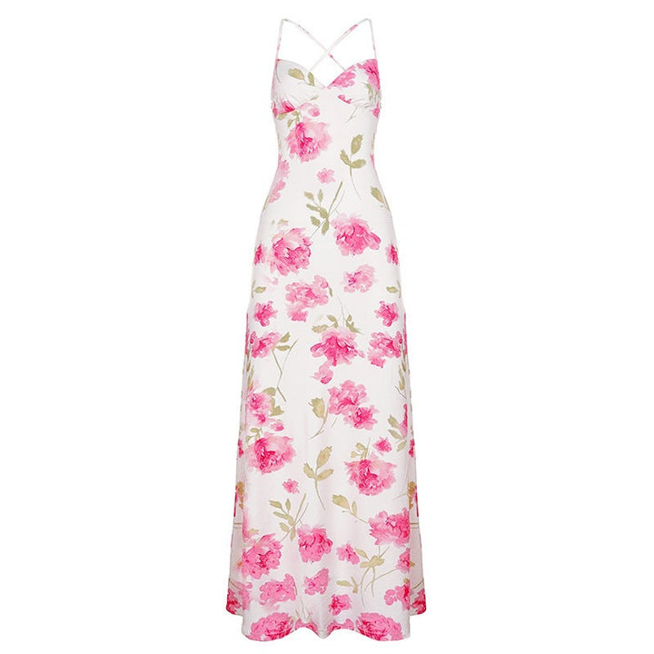 Feminin maxikjole med detaljert blomstermønster og tynne stropper. Elegant og komfortabel sommerkjole.