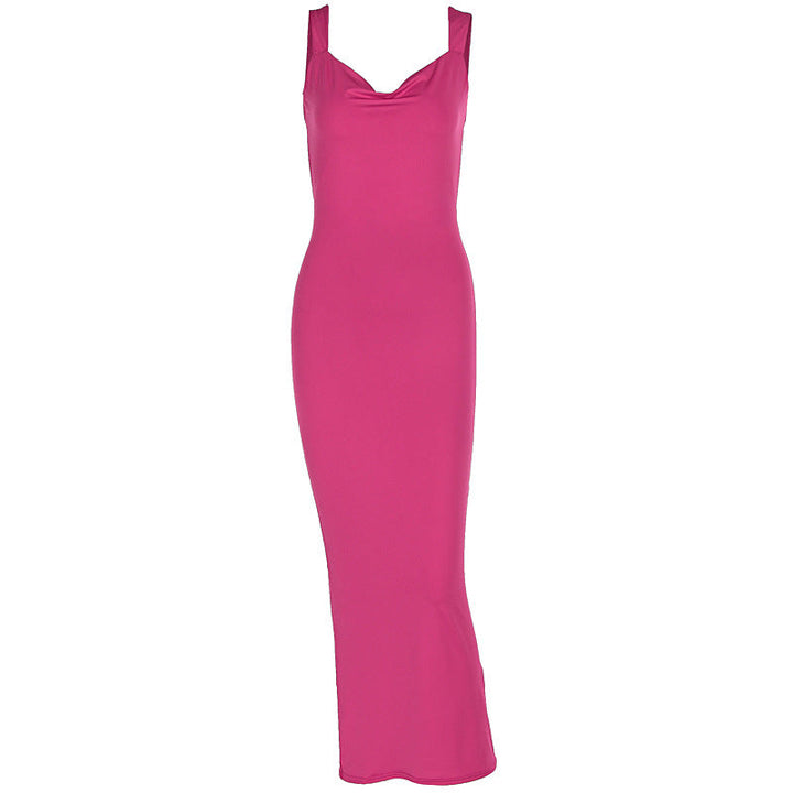 Stilig aftenkjole for dame, lang modell med dyp utringning, perfekt for en elegant look.