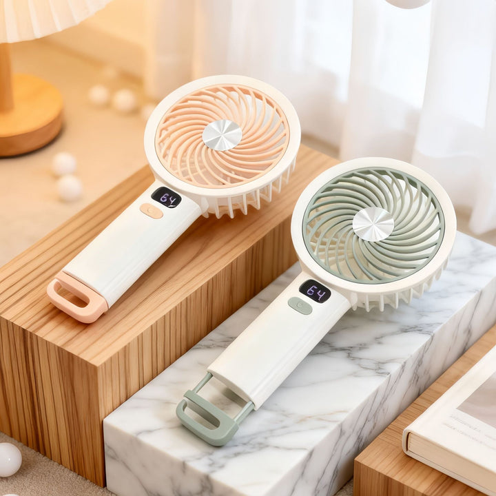 Moderne elektronikk: Bærbar USB-vifte med LED-skjerm. Elegant design for kontoret eller reisekjøling.