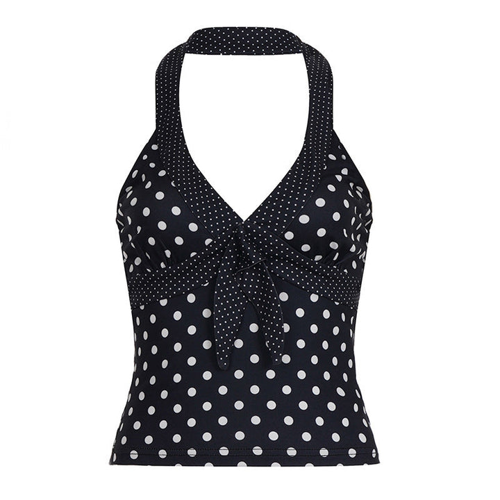 Moderne halterneck topp for dame med lekne prikker og dekorativ snøring. Ideell for fritid.