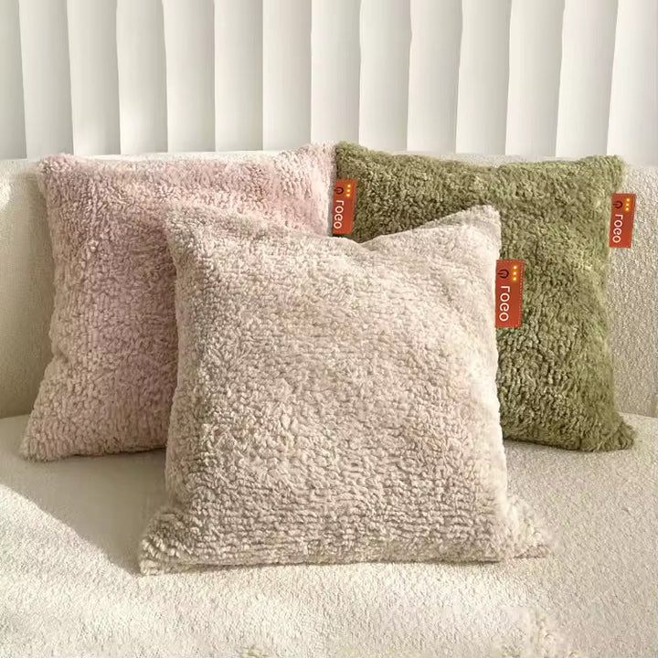 Stilrent putetrekk med vendbar grønn/krem design. Perfekt for dekorasjon i stue eller soverom.