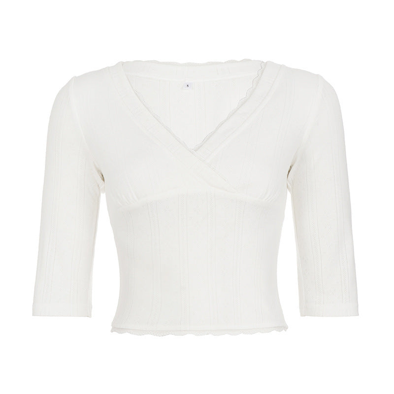 Stilig mønstret kortermet omslagsbluse for damer, med en komfortabel passform og elegant uttrykk.