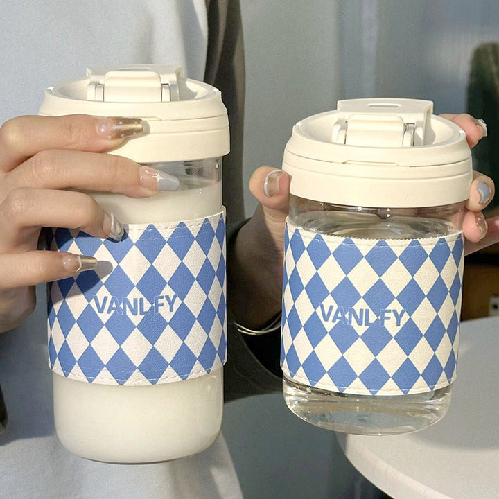 Detalj av rosa 500ml termokopp med lekkasjesikkert lokk. BPA-fri unisex reisekopp for varm og kald drikke.