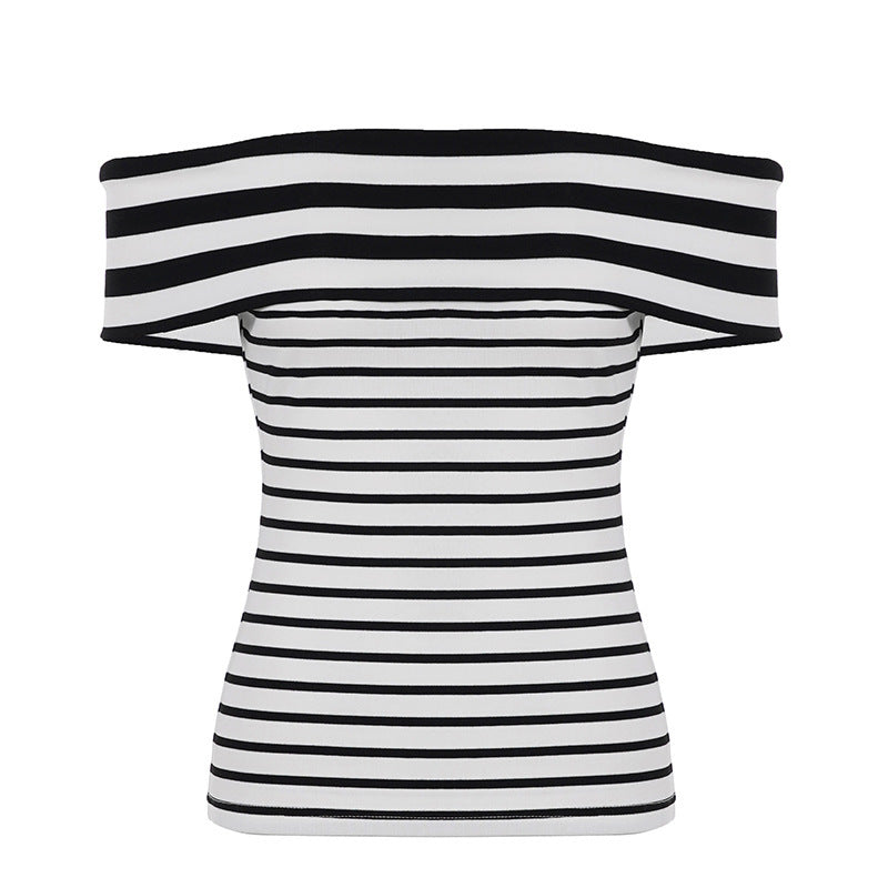 Allsidig stripet off-shoulder dametopp med bred krage. Passer til både casual og elegant antrekk.