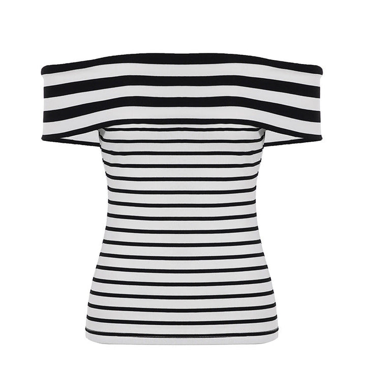 Allsidig stripet off-shoulder dametopp med bred krage. Passer til både casual og elegant antrekk.