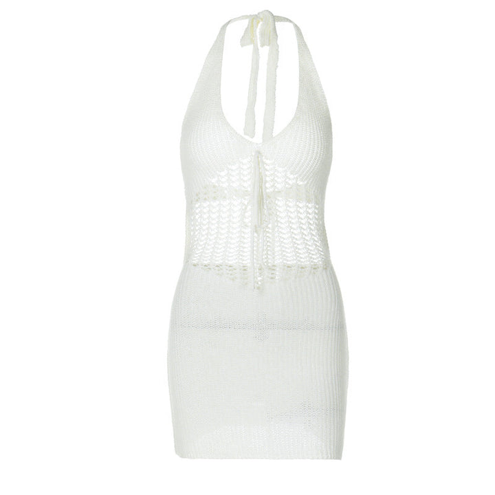 Moderne halterneck damekjole, perfekt som strandkjole eller sommerkjole. Lett stoff, tilgjengelig i S-M-L.