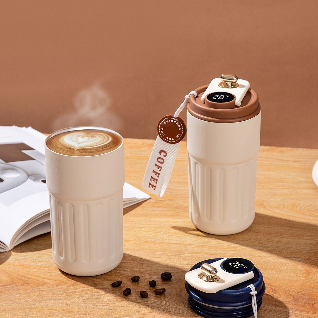 Dame isolert drikkeflaske/kaffekopp med klapplokk for enkel bruk. Perfekt som reisekopp for din favorittdrikk.