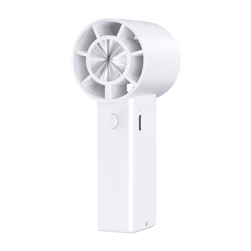 Detalj av hvit bærbar vifte med justerbar fot, knapper og USB-C ladeport for enkel betjening.