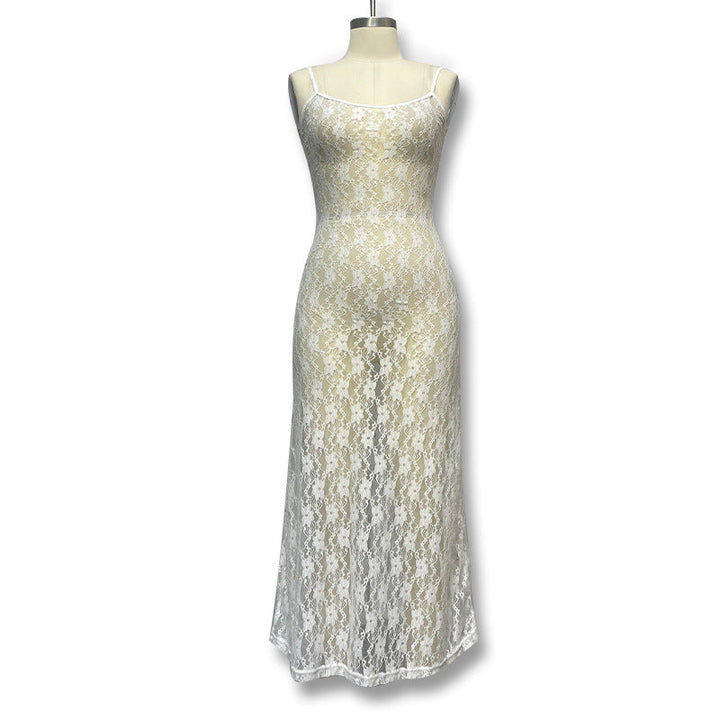 Tidløs elegant damekjole med spiss detalj, tilgjengelig i hvit og svart, for fest og hverdagsbruk.