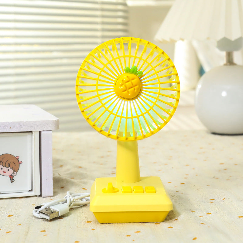 Kompakt ananas USB-vifte. Gir frisk, kjølig luft. Bærbar, stillegående og gul dekorasjon for alle rom.
