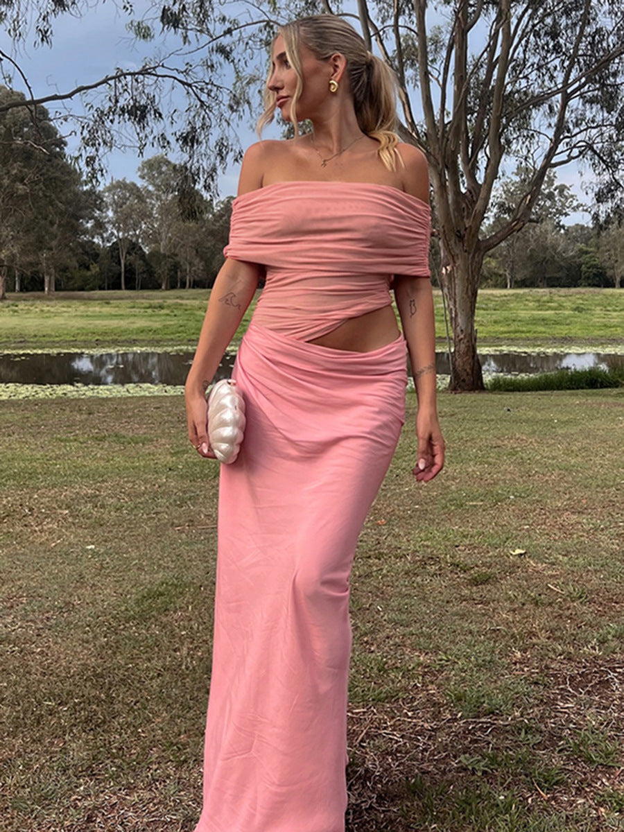 Komfortabel elegant off-shoulder damekjole. Omslagskjole med drapering, perfekt som fest- eller kveldsantrekk.