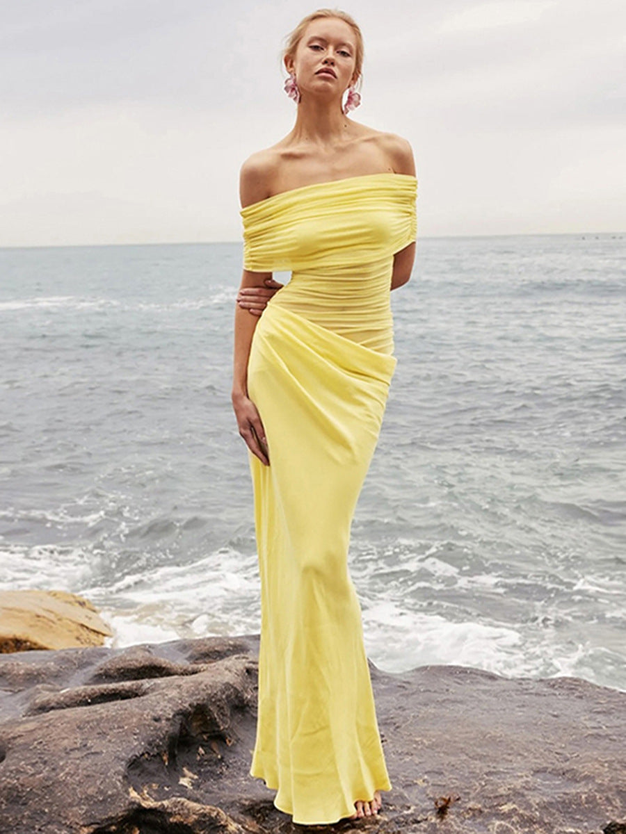 Stilig dame omslagskjole med off-shoulder og elegant drapering. En moderne festkjole for den bevisste kvinnen.