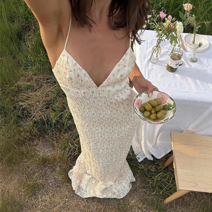 Sommerlig blomstrete maxikjole i elegant design, lett og luftig, flott for en varm sommerdag eller fest.