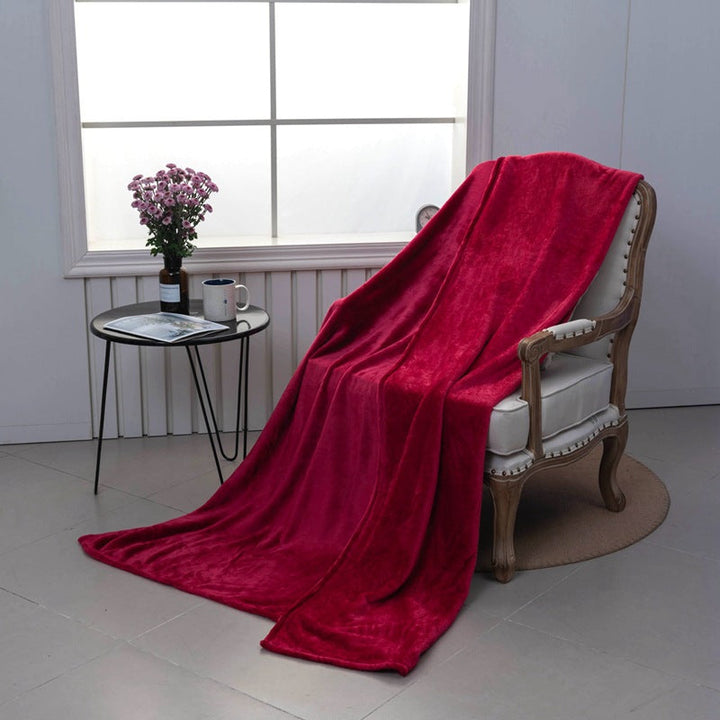 Vendbart plysjteppe for sofa, mykt og koselig fleeceteppe i nøytral farge. Perfekt for hygge og hjemmeinnredning.