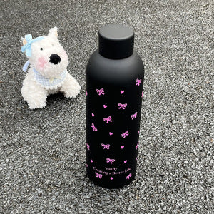 Isolert drikkeflaske 500ml, dame, med blomsterdesign. Tilgjengelig i grønn, rosa, svart.