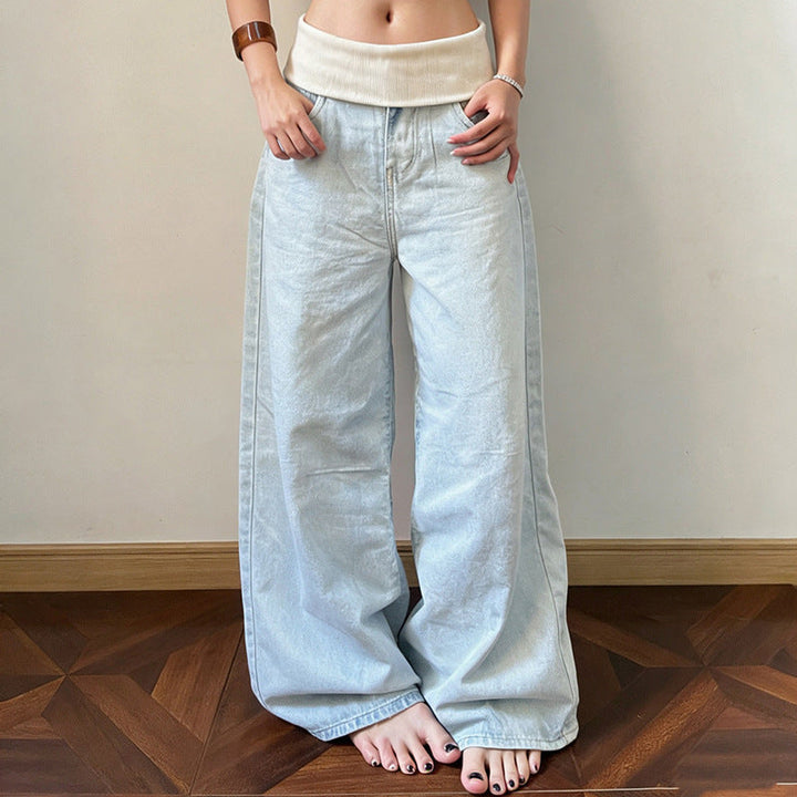 Allsidige damejeans med høy midje. Løst kuttet blå denim for en komfortabel, trendy look.
