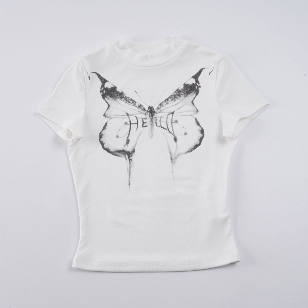 Feminin kortermet topp til dame, med intrikat sommerfugldesign og elegant ståkrage for våren.