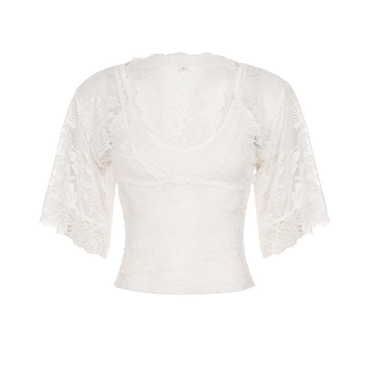 Trendy vår- og sommerbluse for kvinner med elegante vide ermer. Romantisk spissbluse som løfter antrekket med stil.