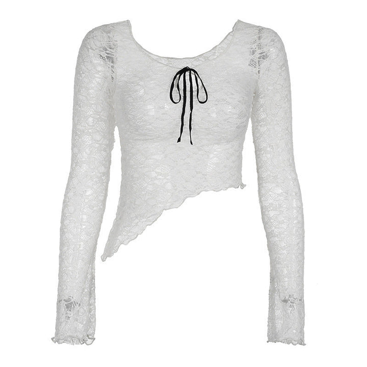 Damebluse med sløyfe og spissdetaljer, asymmetrisk design for en elegant stil. Ideell som festtopp.