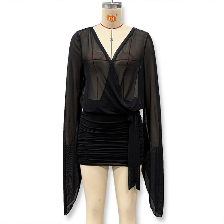 Damebluse med elegant omslagsdesign og gjennomsiktige ermer, en langermet topp for et stilsikkert uttrykk.