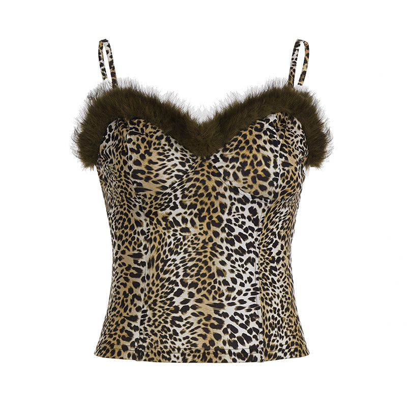 Allsidig leopardtopp for damer, med myk kant og tynne stropper. Kan brukes casual eller pyntes til fest.