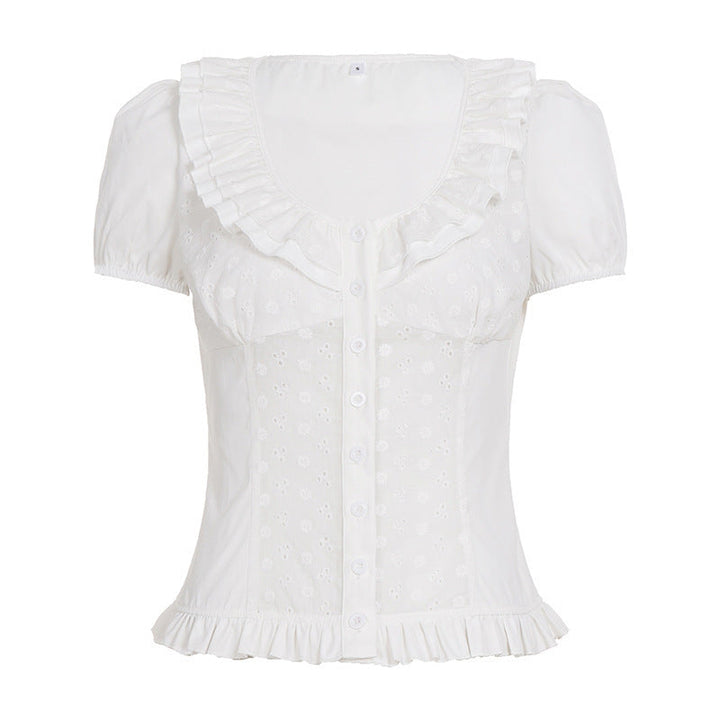 Hvit vårbluse med nydelig blomstermønster, volanger og elegante voluminøse ermer.