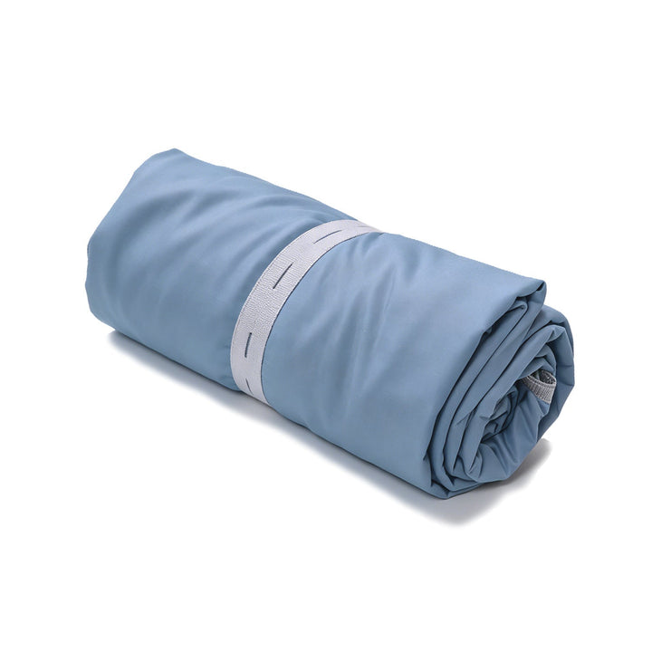 Nærbilde av det myke fleeceteppet, viser den behagelige teksturen for optimal komfort.