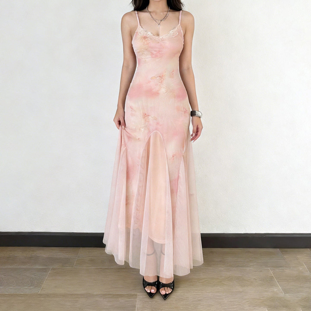 Elegant blomstret maxikjole for dame, perfekt til fest. Feminin V-hals, lange flytende kjoler.