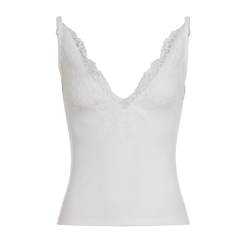 Stilig elegant topp med V-hals og dekorative detaljer. Ideell for både sommerfest og hverdag.