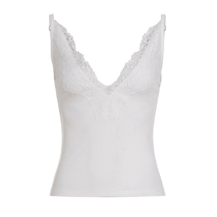 Stilig elegant topp med V-hals og dekorative detaljer. Ideell for både sommerfest og hverdag.