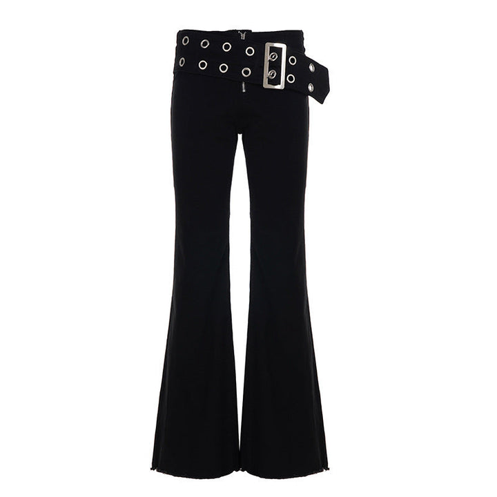 Stilfulle høytlivs damejeans i svart med flared ben og praktisk justerbart belte.