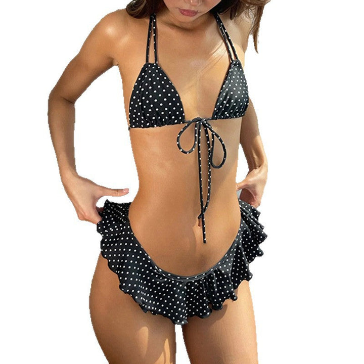 Detaljert prikket dame bikini-topp og truse med volanger og justerbare bånd for en stilig sommerlook.