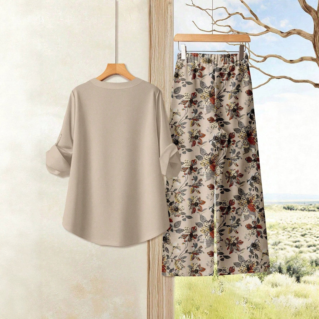 Aprikos henley-topp og blomsterbukse med elastisk midje, ideelt sommersett for store størrelser.