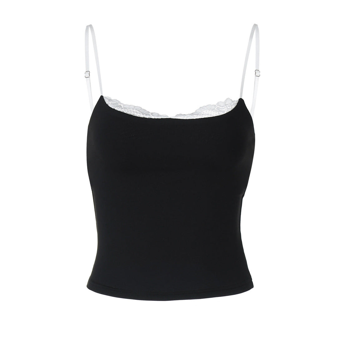 Stilren svart dame crop topp med blondekant og tynne stropper. Allsidig for sommer, fritid og festlige anledninger.
