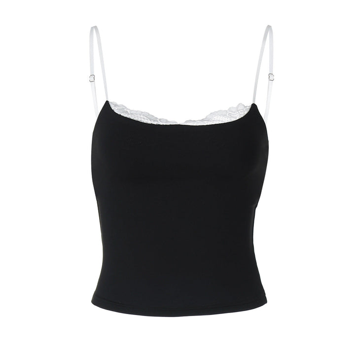 Stilren svart dame crop topp med blondekant og tynne stropper. Allsidig for sommer, fritid og festlige anledninger.