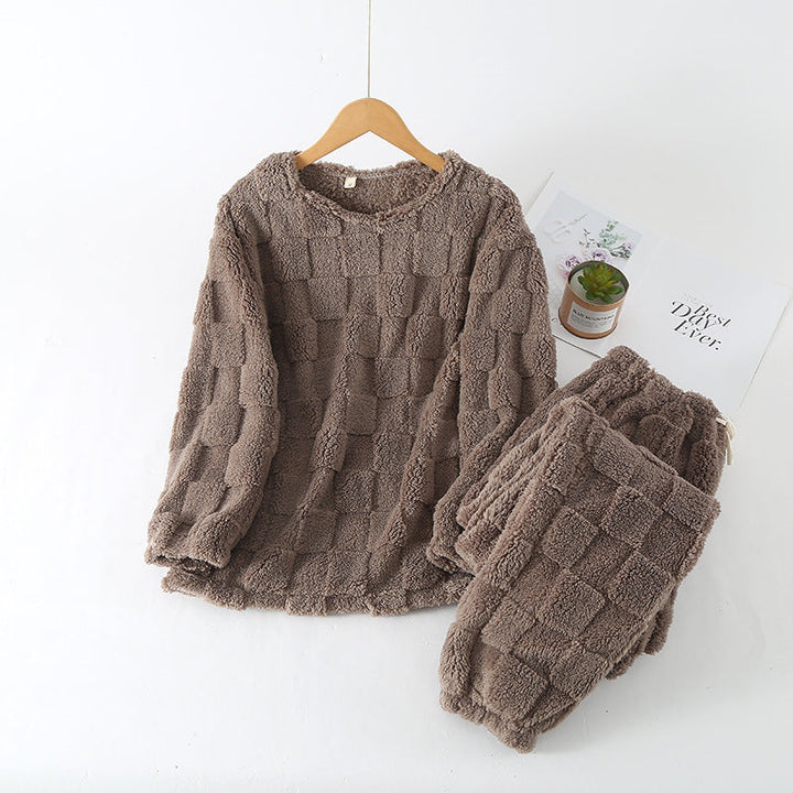 Kvinner rutete loungewear pyjamassett, varmt og komfortabelt for hjemmekos i vinter.