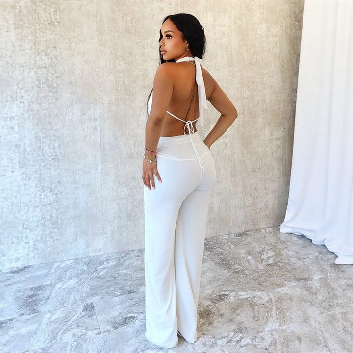 Svart dame jumpsuit med elegant v-hals og vide ben, ideell for formelle kvelder og fest.