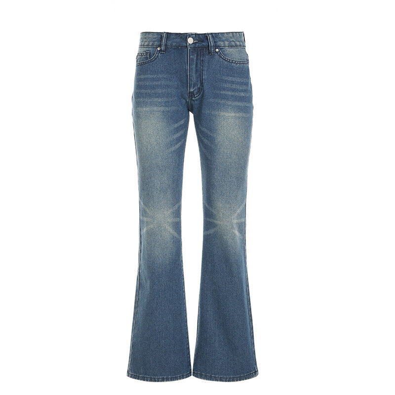 Myk blå denim flared damejeans. Høy midje og distressed detaljer gir et trendy og komfortabelt utseende.