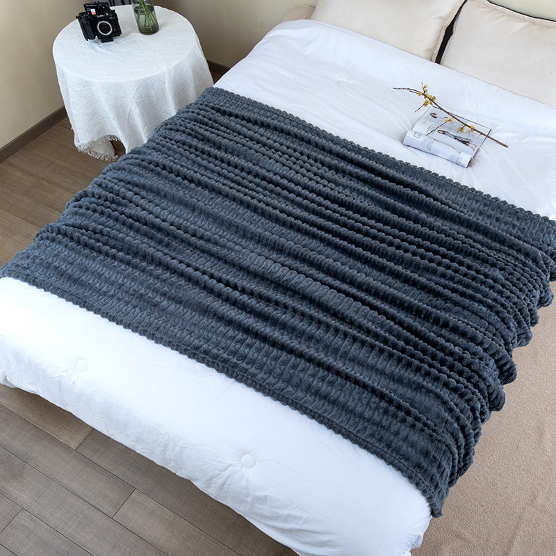 Mørkeblått, strukturert kosepledd i luksuriøs fleece for dame, perfekt til stue og soverom for varme og komfort.