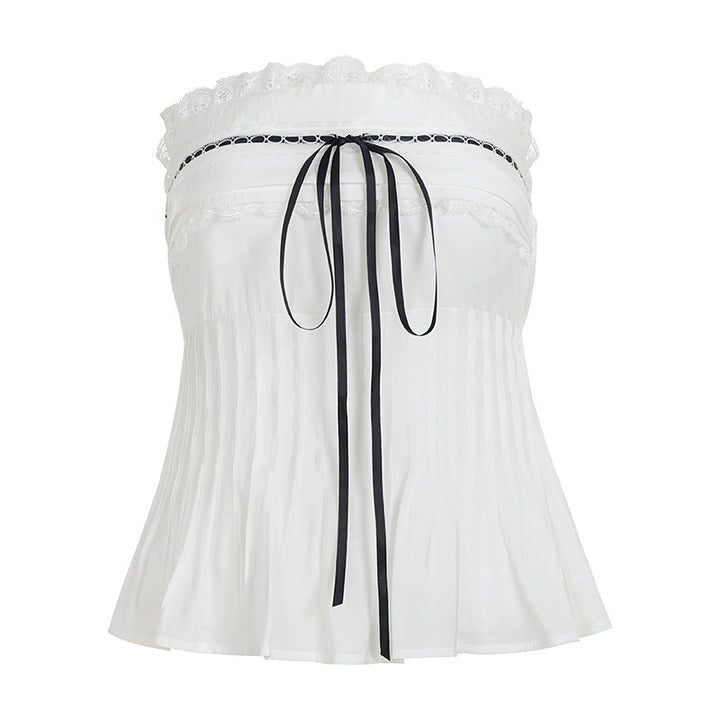 Trendy off-shoulder bluse for damer, med volanger over brystet og knytebånd for en feminin touch.