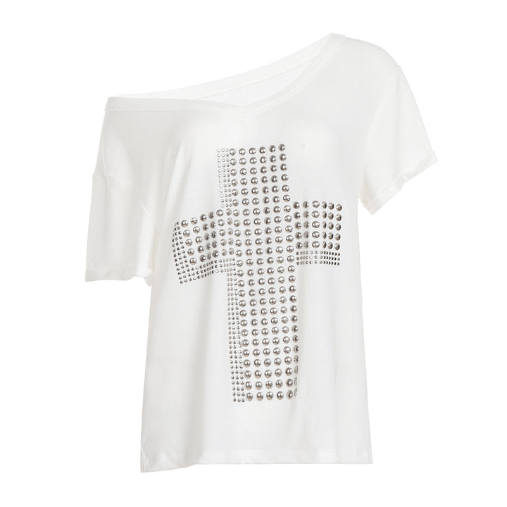 Motebevisst dame V-hals t-skjorte med nagler. Perfekt for en stilren og avslappet look i vår/sommer.