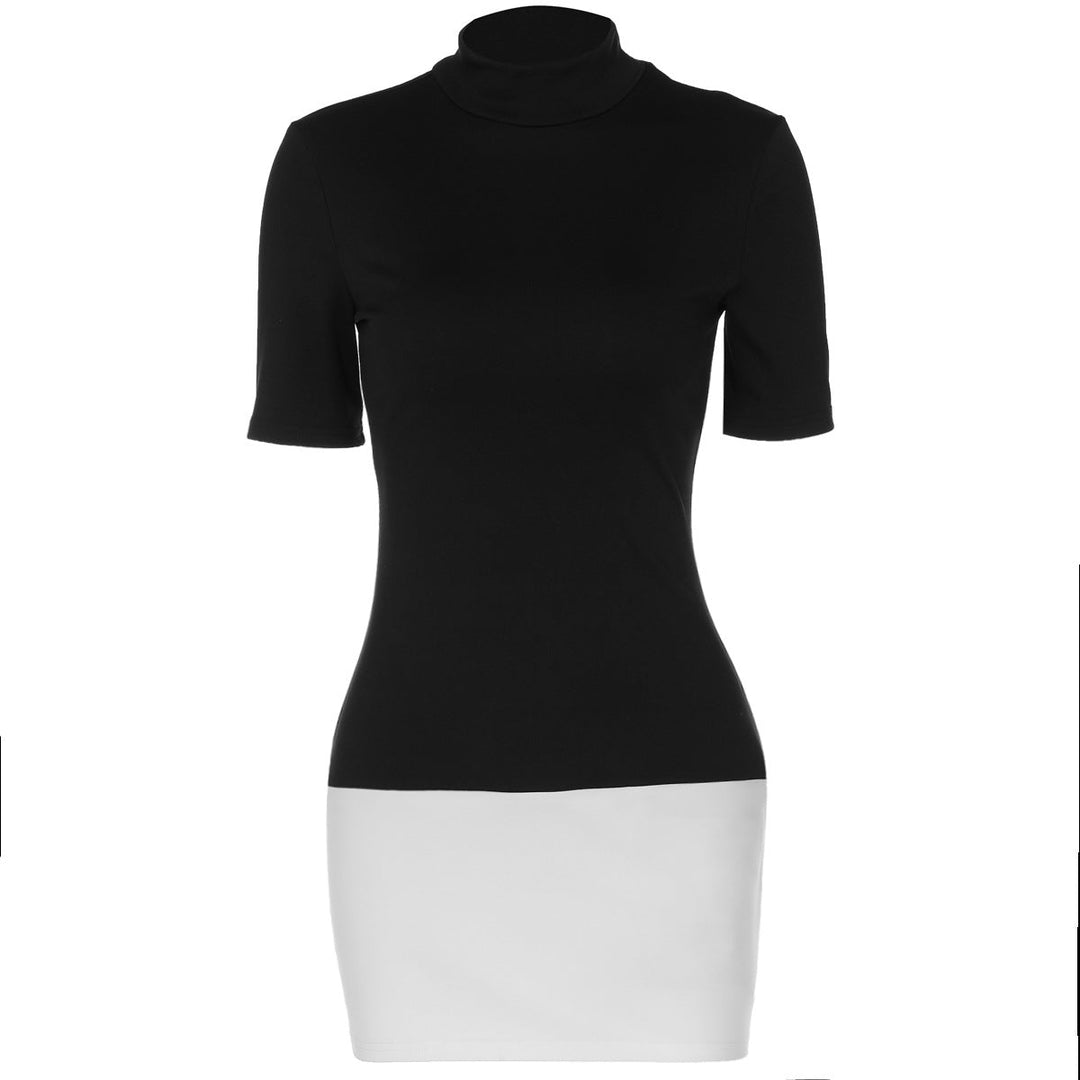 Kortermet dame topp med elegant rullekrage og motesnitt, gir et stilfullt uttrykk til ethvert antrekk.