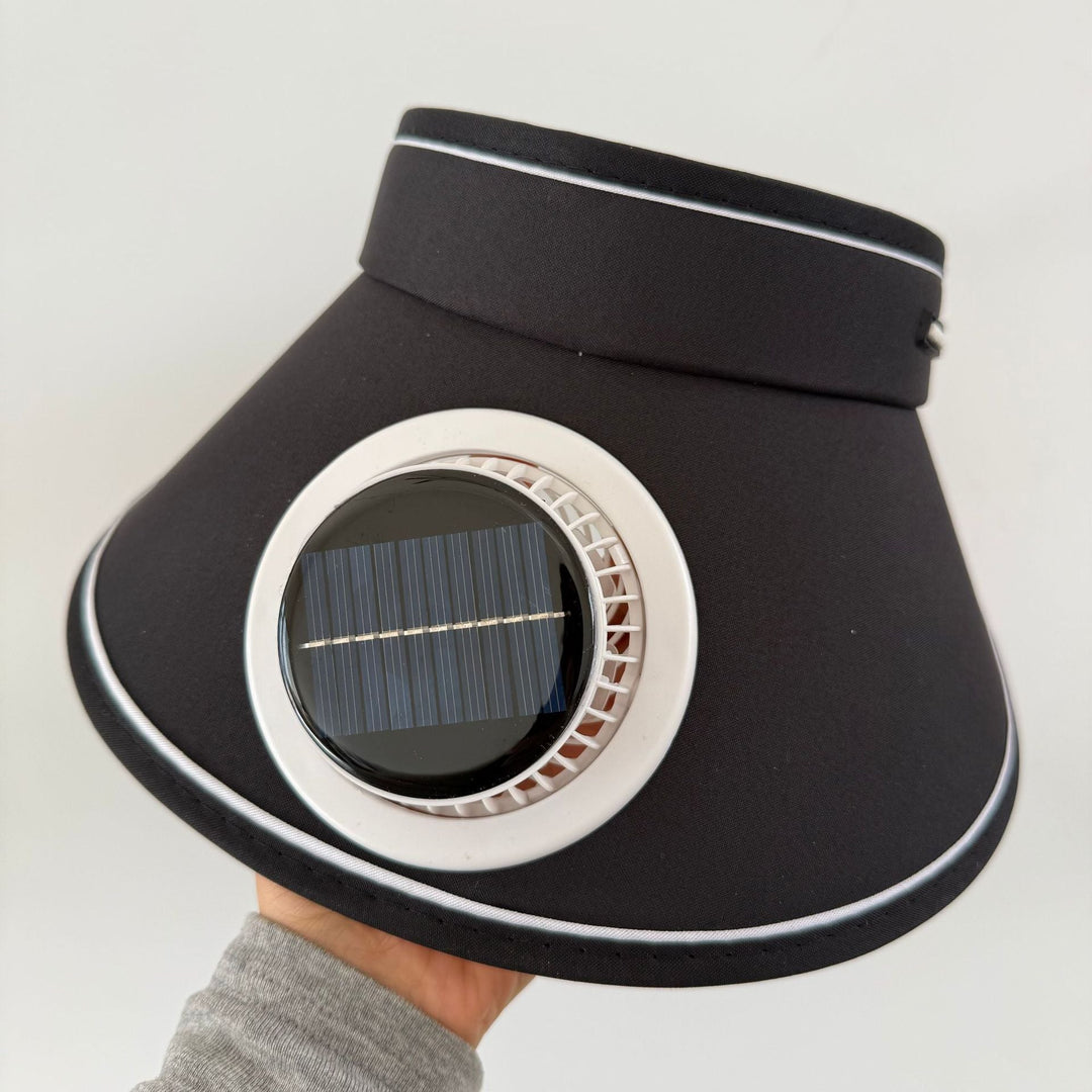 Enkel solskjerm med solcellevifte. Tilbyr solbeskyttelse og en frisk bris, perfekt for utendørs komfort.